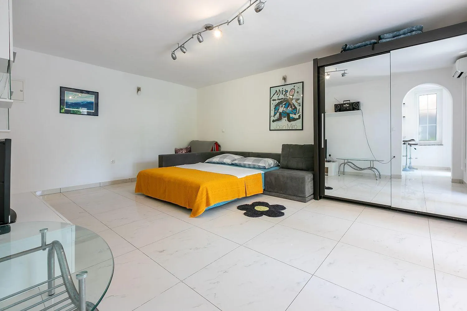 Beeindruckendes Apartment Direkt Am Strand Mit Privater Terrasse, Privatparkplatz, Wifi, Grill Crikvenica
