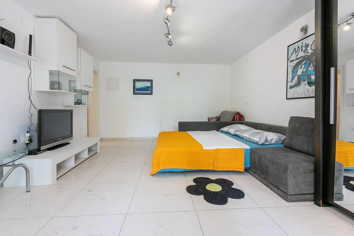 Beeindruckendes Apartment Direkt Am Strand Mit Privater Terrasse, Privatparkplatz, Wifi, Grill Crikvenica